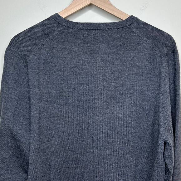 Brooks Brothers Extra Fine Italian Merino Wool Gray V Neck Sweater Size M - Picture 6 of 7